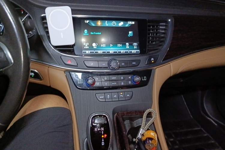 Used Buick LaCrosse 2018 28T Luxury Model Audio And AC Panel
