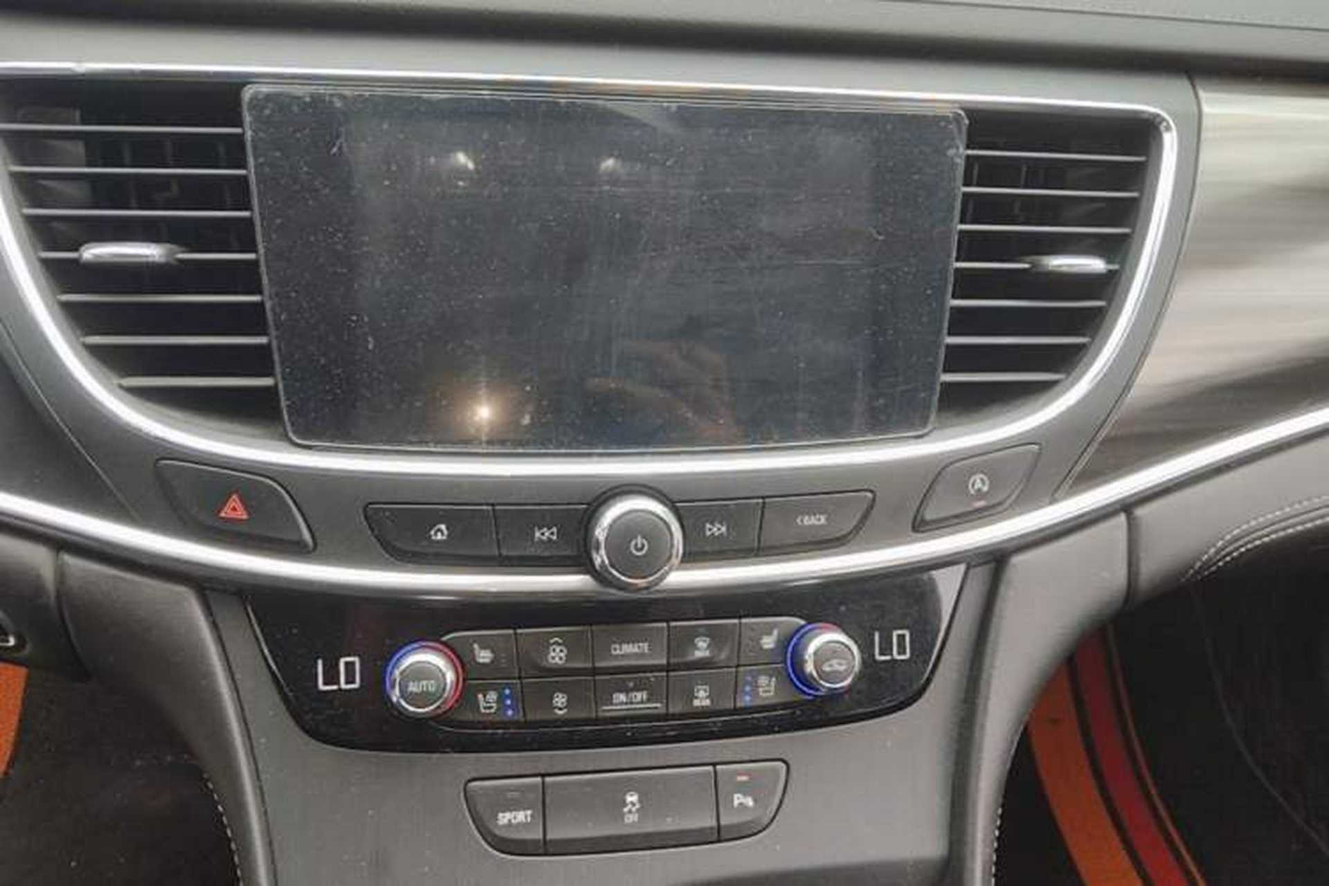 Used Buick LaCrosse 2018 20T Elite Edition Audio And AC Panel