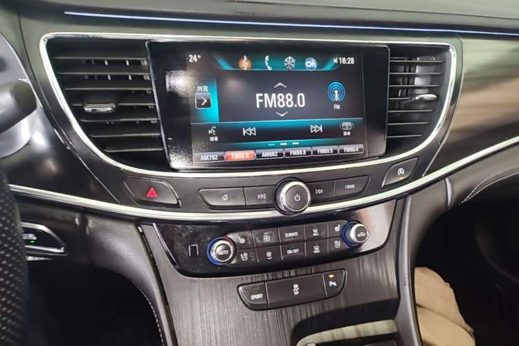 Used Buick LaCrosse 2018 20T Elite Edition Audio And AC Panel