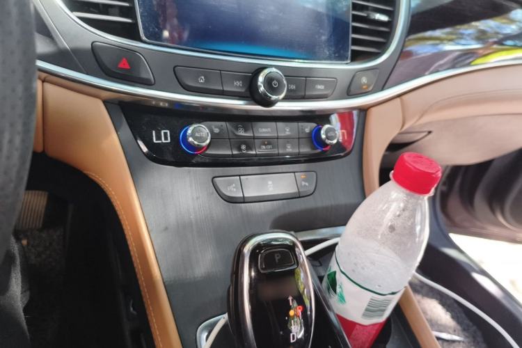 Used Buick LaCrosse 2018 28T Elite Edition Audio And AC Panel