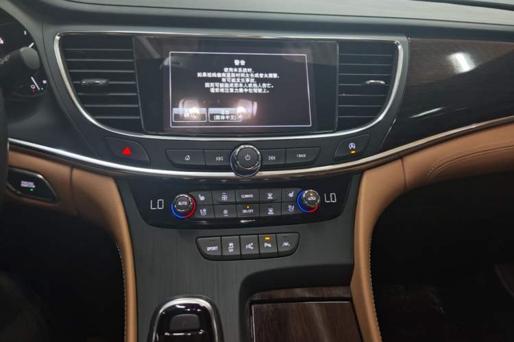 Used Buick LaCrosse 2018 28T Luxury Model Audio And AC Panel