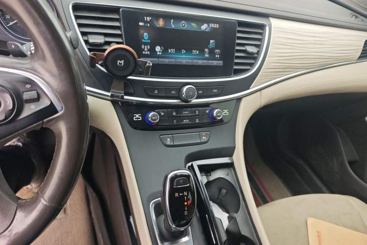 Used Buick LaCrosse 2018 30H Elite Edition Audio And AC Panel