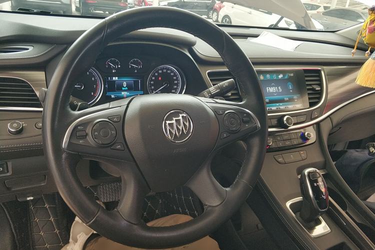Used Buick LaCrosse 2018 20T Elite Edition Center Console