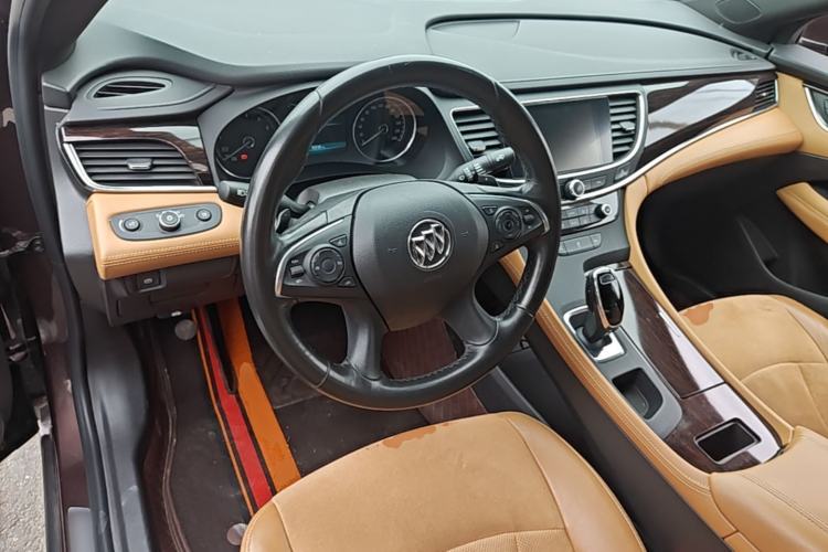 Used Buick LaCrosse 2018 28T Elite Edition Center Console