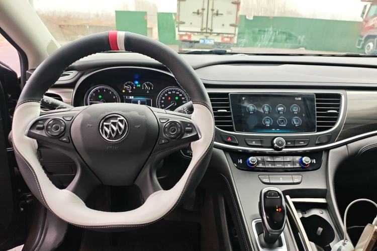 Used Buick LaCrosse 2018 20T Elite Edition Center Console