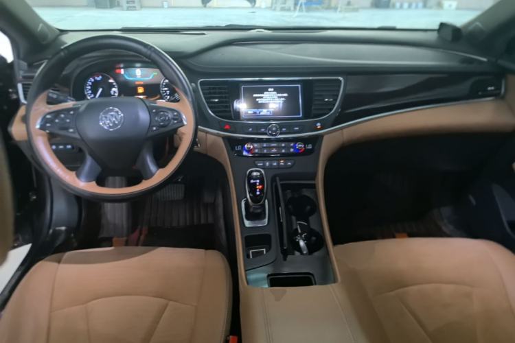 Used Buick LaCrosse 2018 28T Luxury Model Center Console