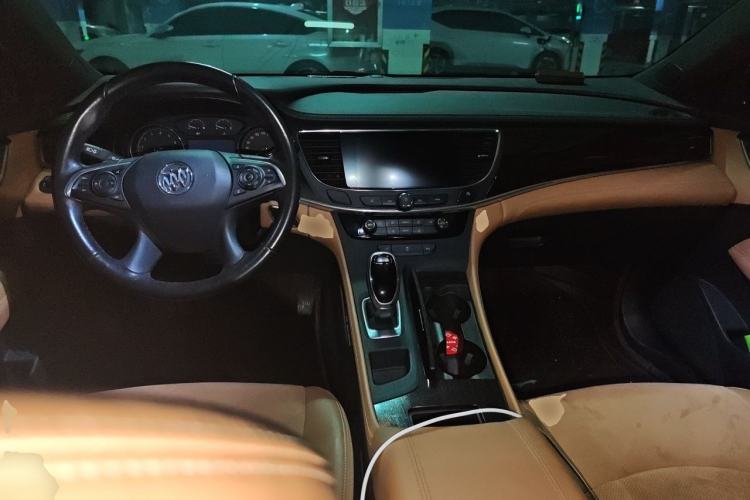 Used Buick LaCrosse 2018 28T Elite Edition Center Console