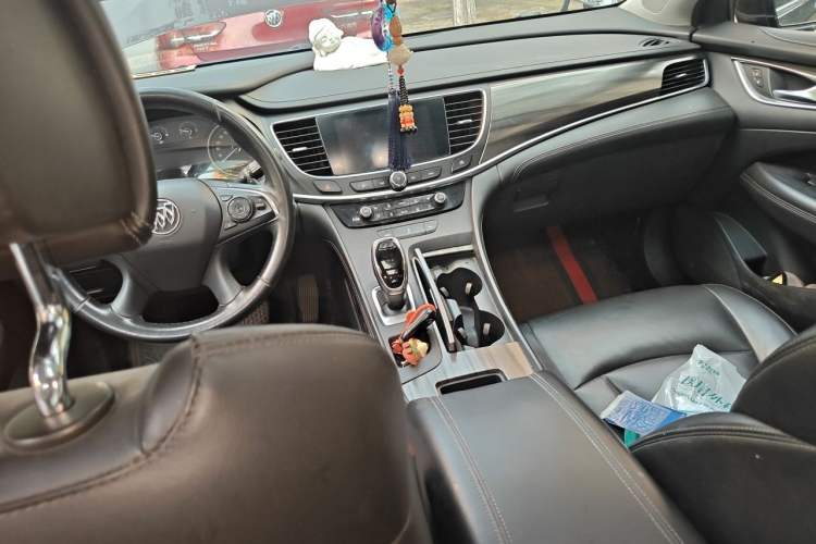 Used Buick LaCrosse 2018 28T Elite Edition Center Console