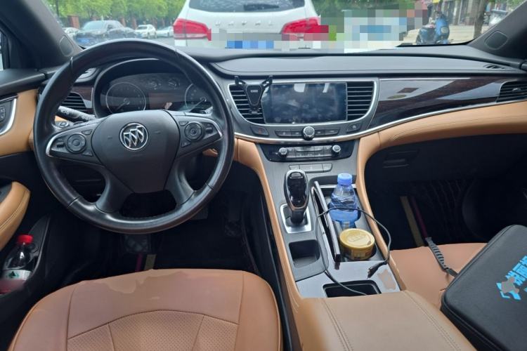 Used Buick LaCrosse 2018 28T Elite Edition Center Console