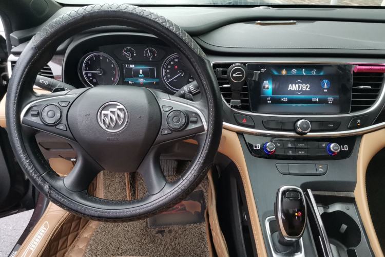 Used Buick LaCrosse 2018 28T Elite Edition Center Console