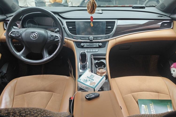 Used Buick LaCrosse 2018 28T Luxury Model Center Console