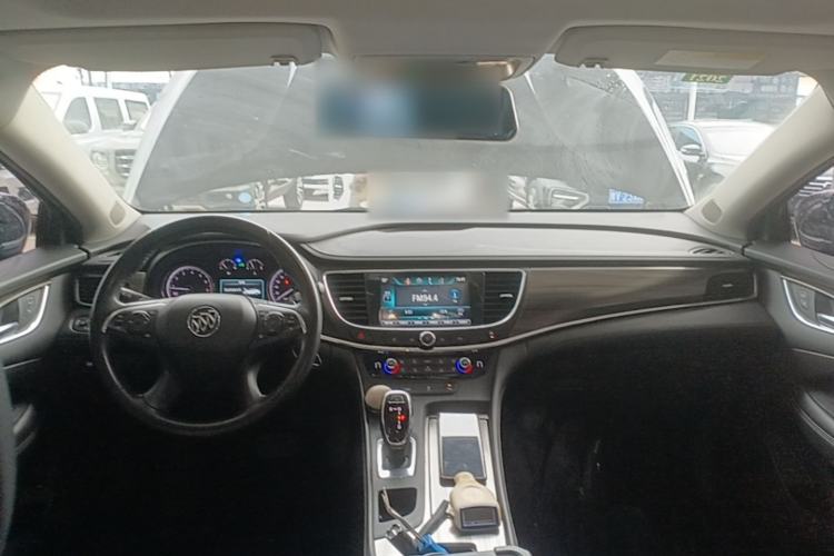 Used Buick LaCrosse 2018 20T Elite Edition Center Console