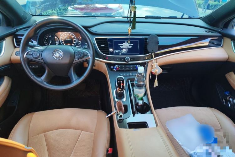 Used Buick LaCrosse 2018 20T Luxury Model Center Console