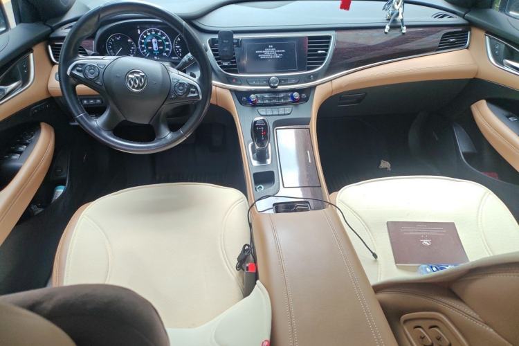Used Buick LaCrosse 2018 28T Luxury Model Center Console
