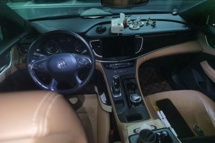 Used Buick LaCrosse 2018 28T Elite Edition Center Console