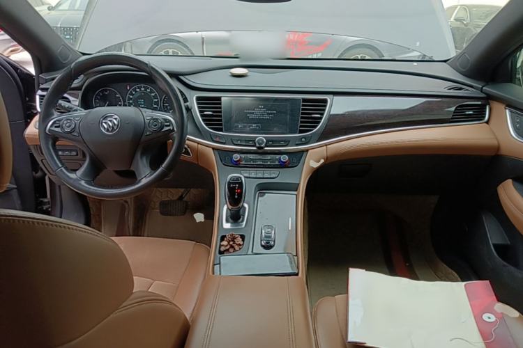 Used Buick LaCrosse 2018 28T Luxury Model Center Console