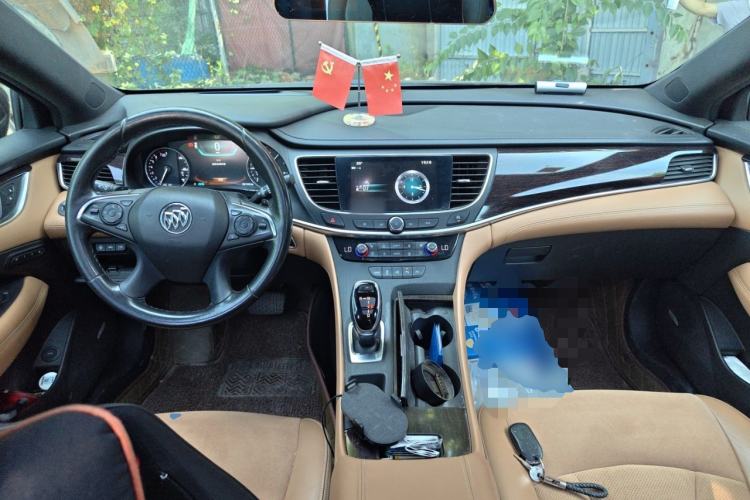 Used Buick LaCrosse 2018 28T Luxury Model Center Console