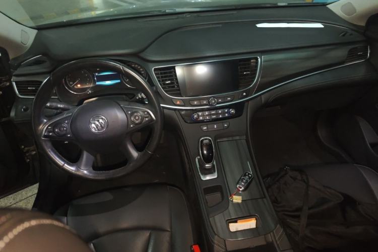Used Buick LaCrosse 2018 20T Elite Edition Center Console