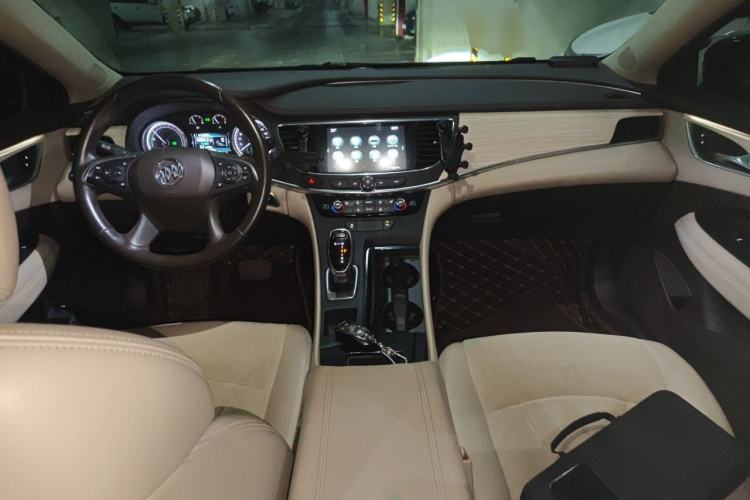 Used Buick LaCrosse 2018 30H Elite Edition Center Console