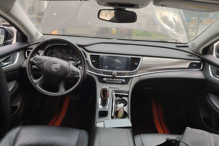 Used Buick LaCrosse 2018 20T Elite Edition Center Console