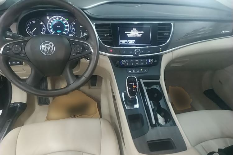 Used Buick LaCrosse 2018 28T Avenir Center Console