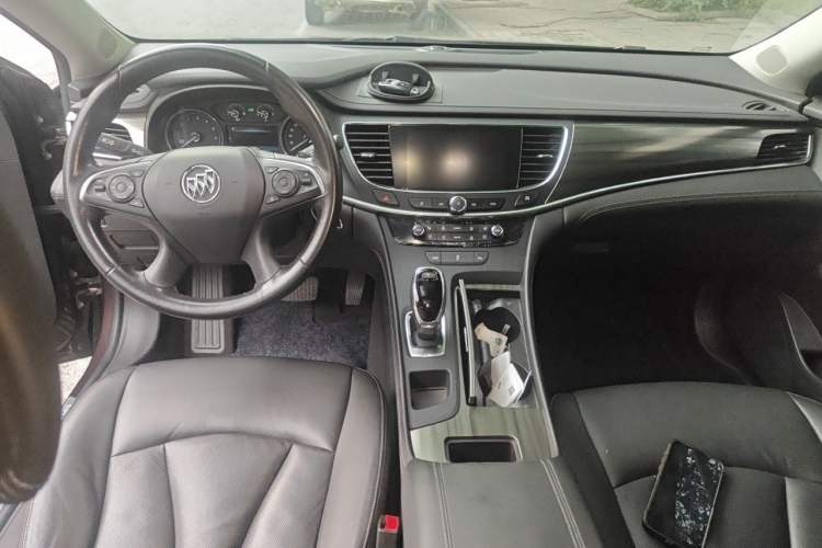 Used Buick LaCrosse 2018 20T Elite Edition Center Console