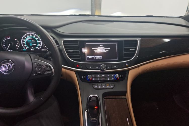 Used Buick LaCrosse 2018 28T Luxury Model Center Console