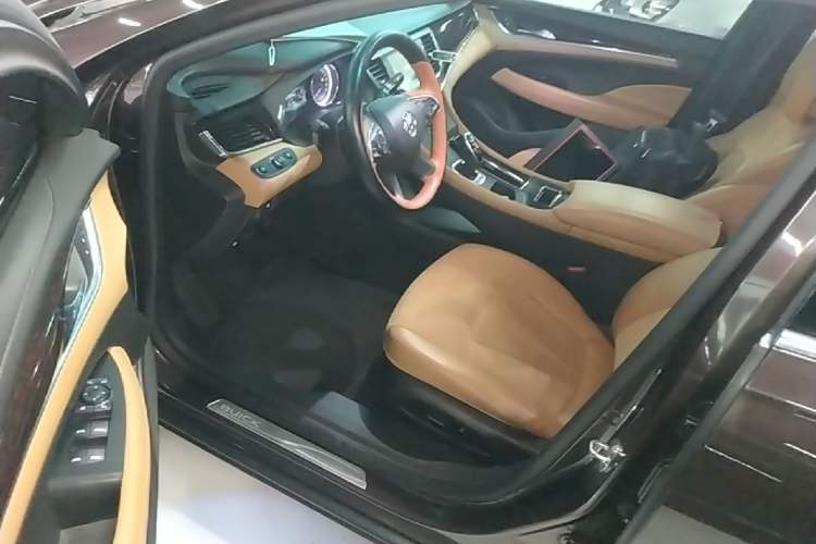 Used Buick LaCrosse 2018 28T Elite Edition Driver Seat
