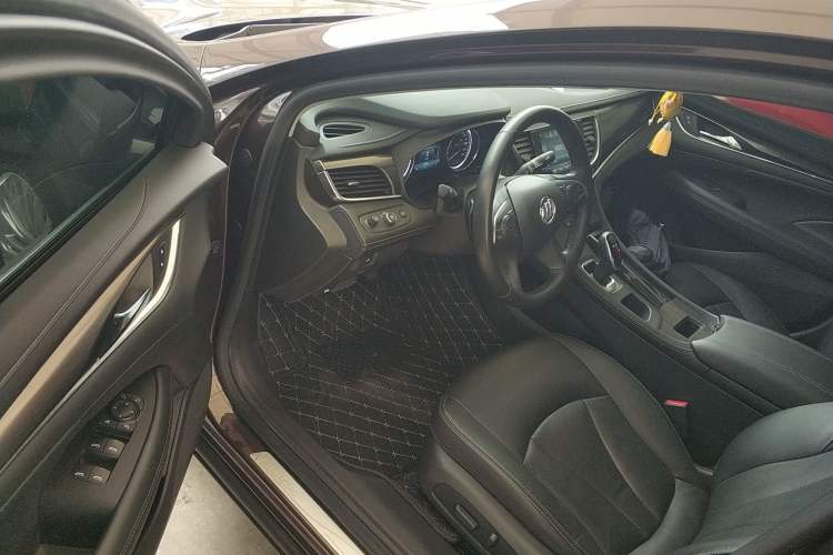 Used Buick LaCrosse 2018 20T Elite Edition Driver Seat