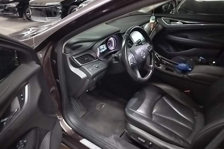 Used Buick LaCrosse 2018 20T Elite Edition Driver Seat