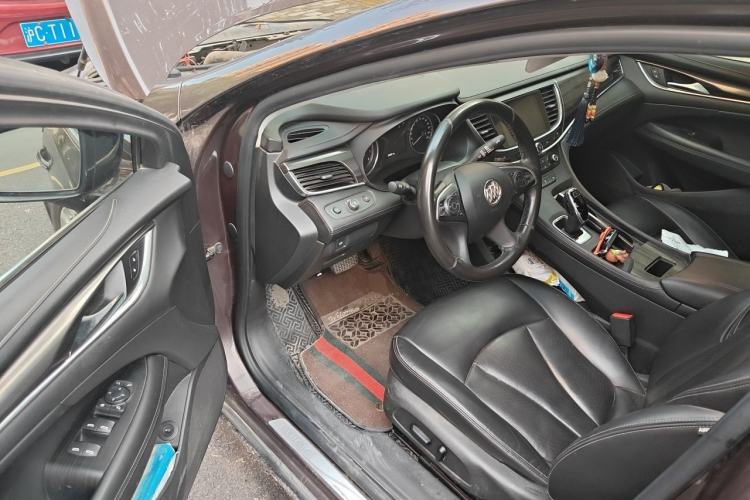 Used Buick LaCrosse 2018 28T Elite Edition Driver Seat