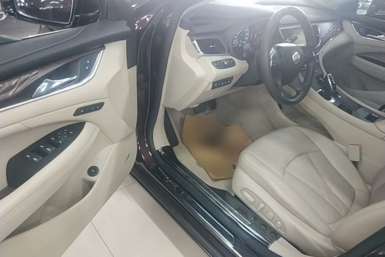 Used Buick LaCrosse 2018 28T Avenir Driver Seat