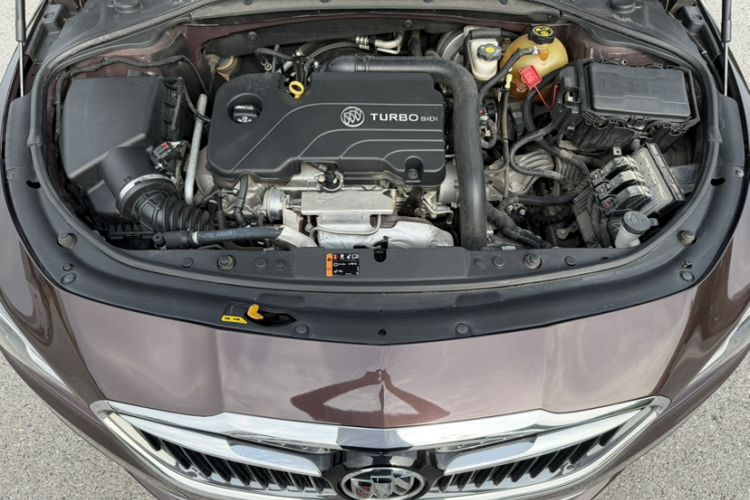 Used Buick LaCrosse 2018 20T Elite Edition Engine Bay