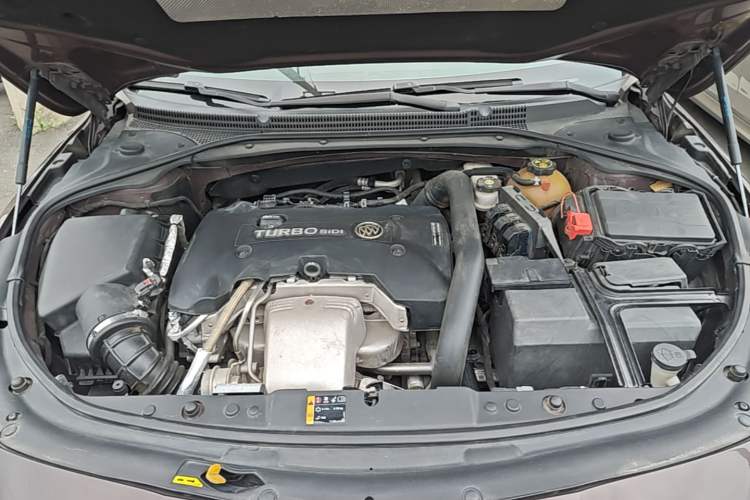 Used Buick LaCrosse 2018 28T Elite Edition Engine Bay