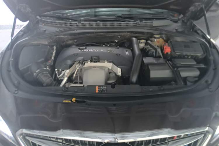 Used Buick LaCrosse 2018 28T Luxury Model Engine Bay