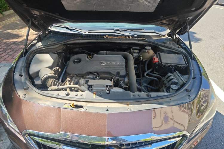 Used Buick LaCrosse 2018 20T Elite Edition Engine Bay