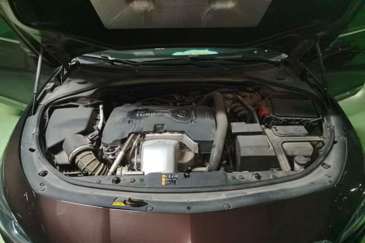 Used Buick LaCrosse 2018 28T Elite Edition Engine Bay
