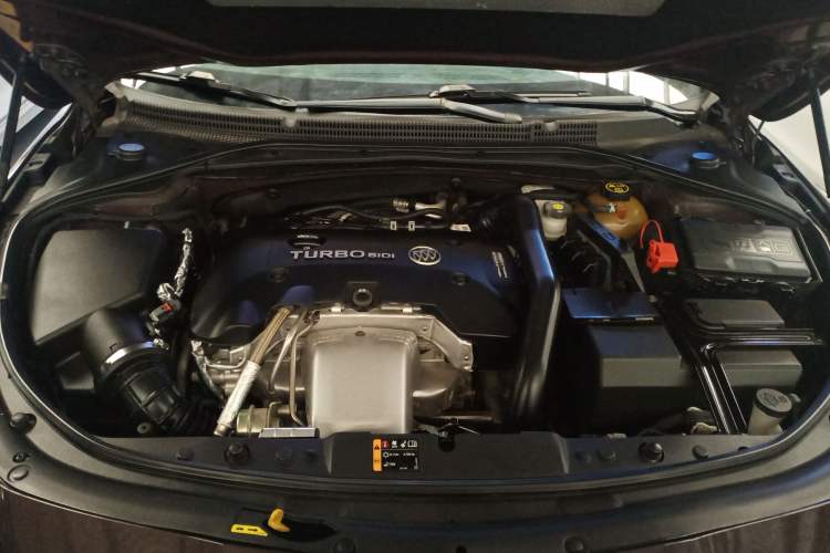Used Buick LaCrosse 2018 28T Elite Edition Engine Bay