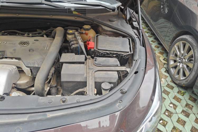 Used Buick LaCrosse 2018 28T Luxury Model Engine Bay Left