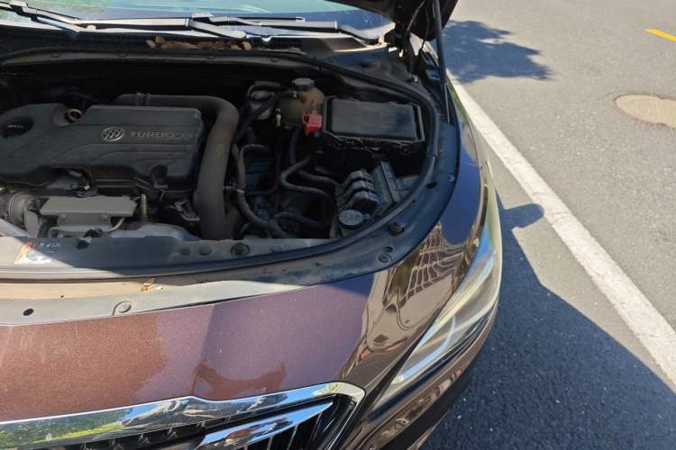 Used Buick LaCrosse 2018 20T Elite Edition Engine Bay Left