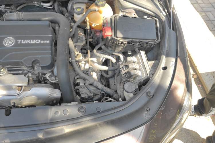 Used Buick LaCrosse 2018 20T Elite Edition Engine Bay Left