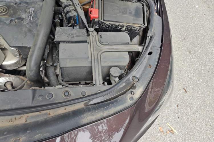 Used Buick LaCrosse 2018 28T Luxury Model Engine Bay Left