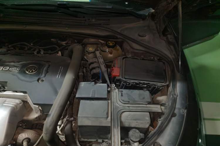 Used Buick LaCrosse 2018 28T Elite Edition Engine Bay Left