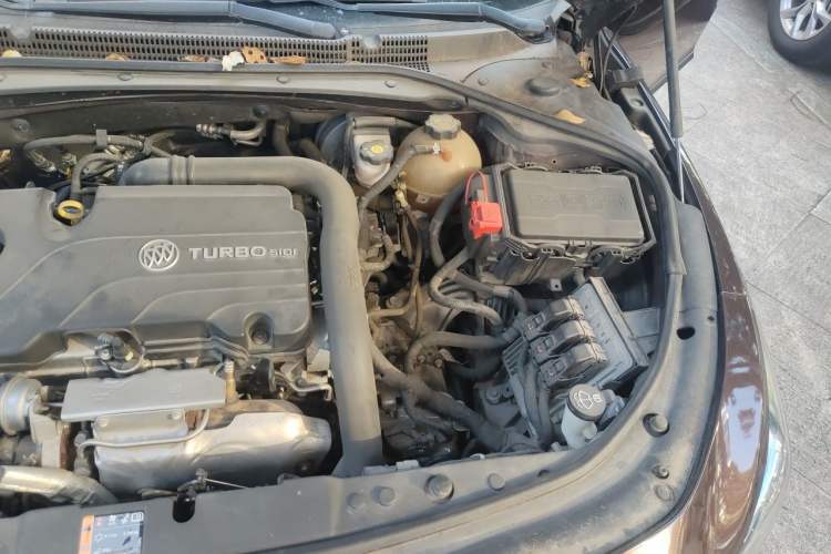 Used Buick LaCrosse 2018 20T Elite Edition Engine Bay Left