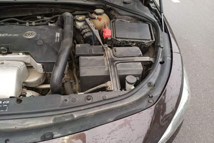 Used Buick LaCrosse 2018 28T Elite Edition Engine Bay Left