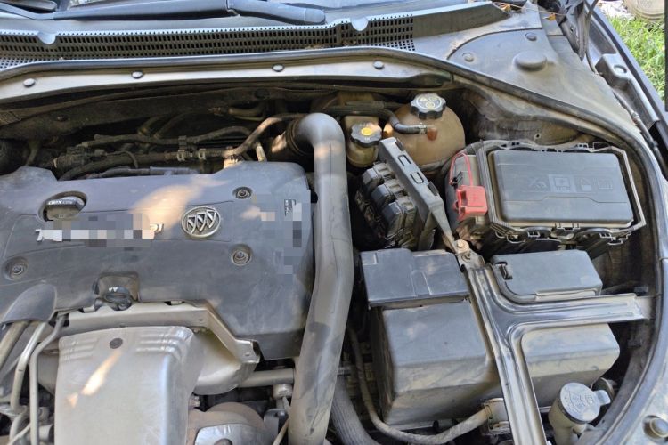 Used Buick LaCrosse 2018 28T Luxury Model Engine Bay Left