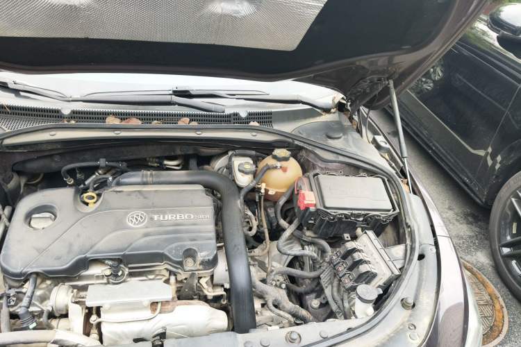 Used Buick LaCrosse 2018 20T Elite Edition Engine Bay Left