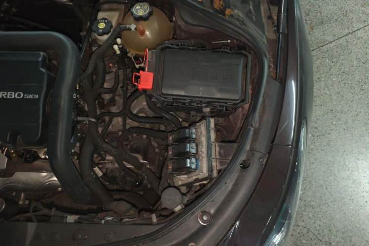 Used Buick LaCrosse 2018 20T Elite Edition Engine Bay Left