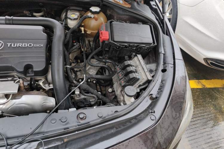 Used Buick LaCrosse 2018 20T Elite Edition Engine Bay Left