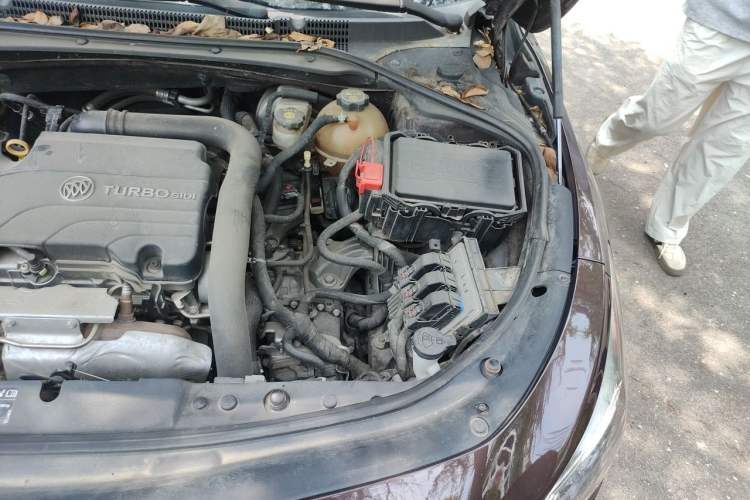 Used Buick LaCrosse 2018 20T Elite Edition Engine Bay Left